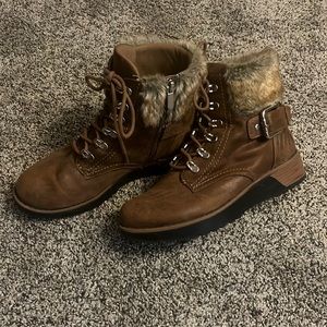 Lace up brown boots with side zipper